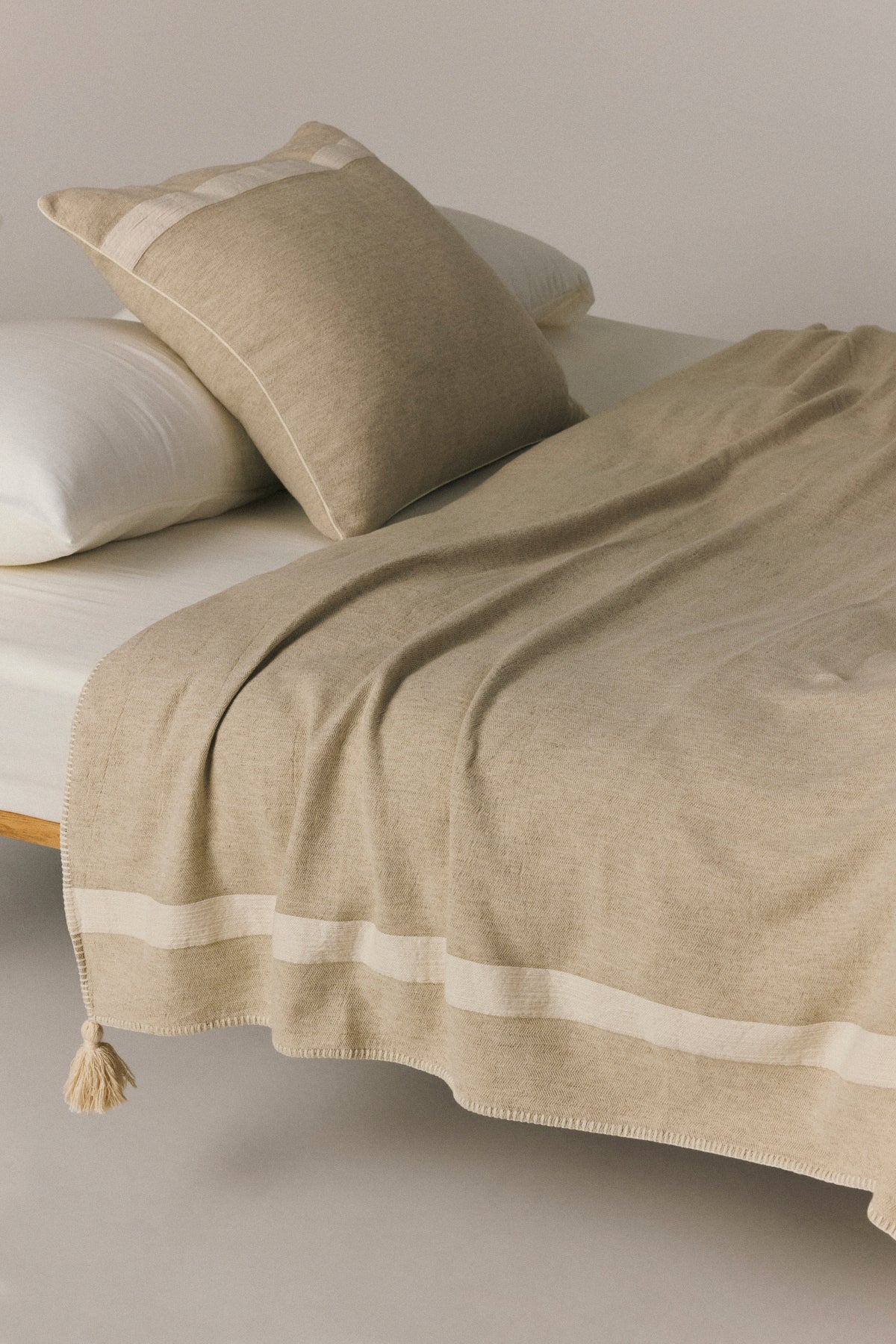 Pirene Throw