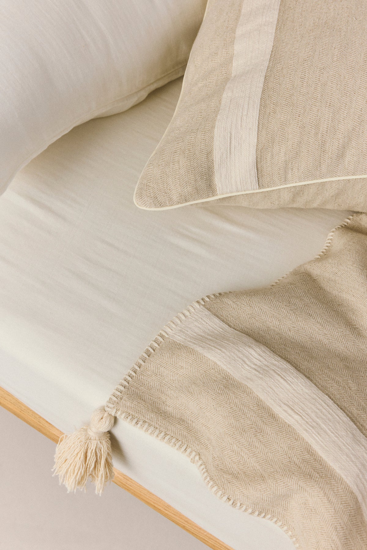 Pirene Throw