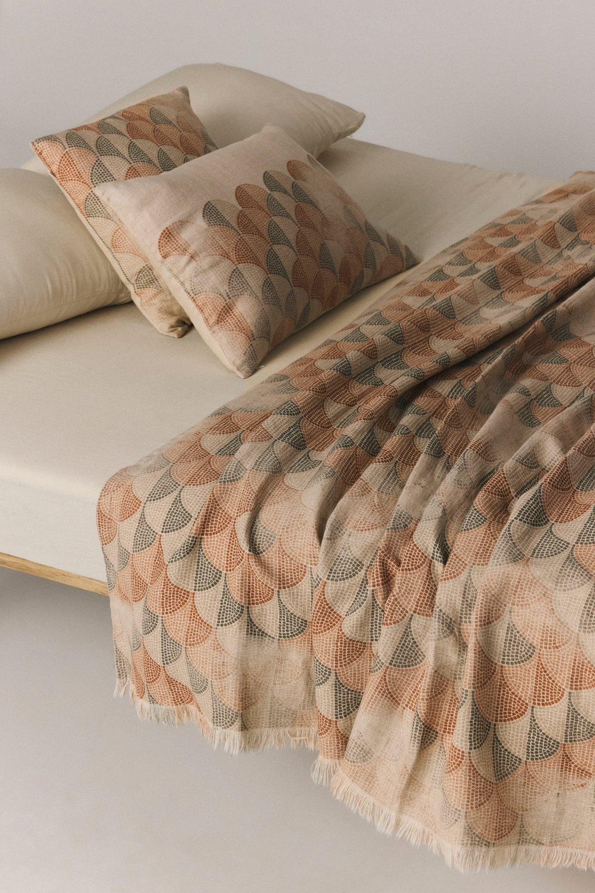 Tripolia Throw